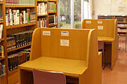 参考図書コーナーの様子