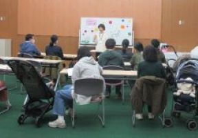 「おうちで読みきかせ　はじめのいっぽ！」